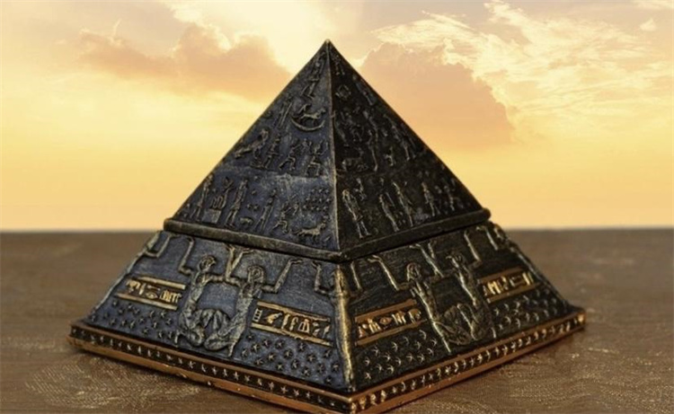 贺兰山的东方金字塔 在它的身上 或许还承载着西夏王朝的兴衰变换