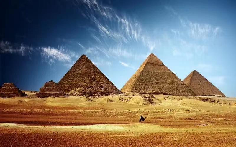 埃及法老为什么要花费巨大的人力物力去修建金字塔？
