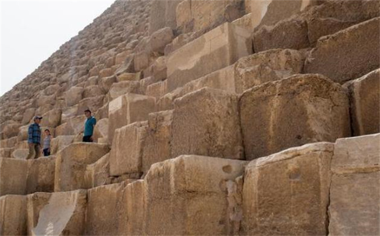 为什么俄罗斯专家说古埃及的金字塔是混凝土做成的假货？