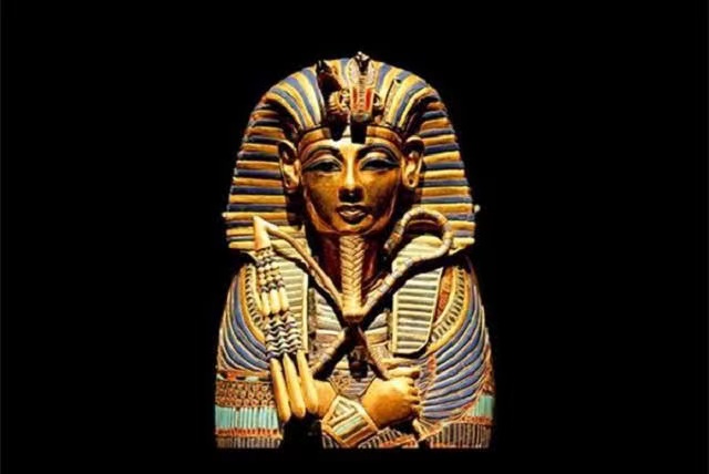 什么是埃及法老 是古埃及的最高统治者 推进了金字塔的修建