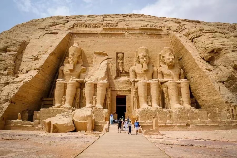 什么是埃及法老 是古埃及的最高统治者 推进了金字塔的修建